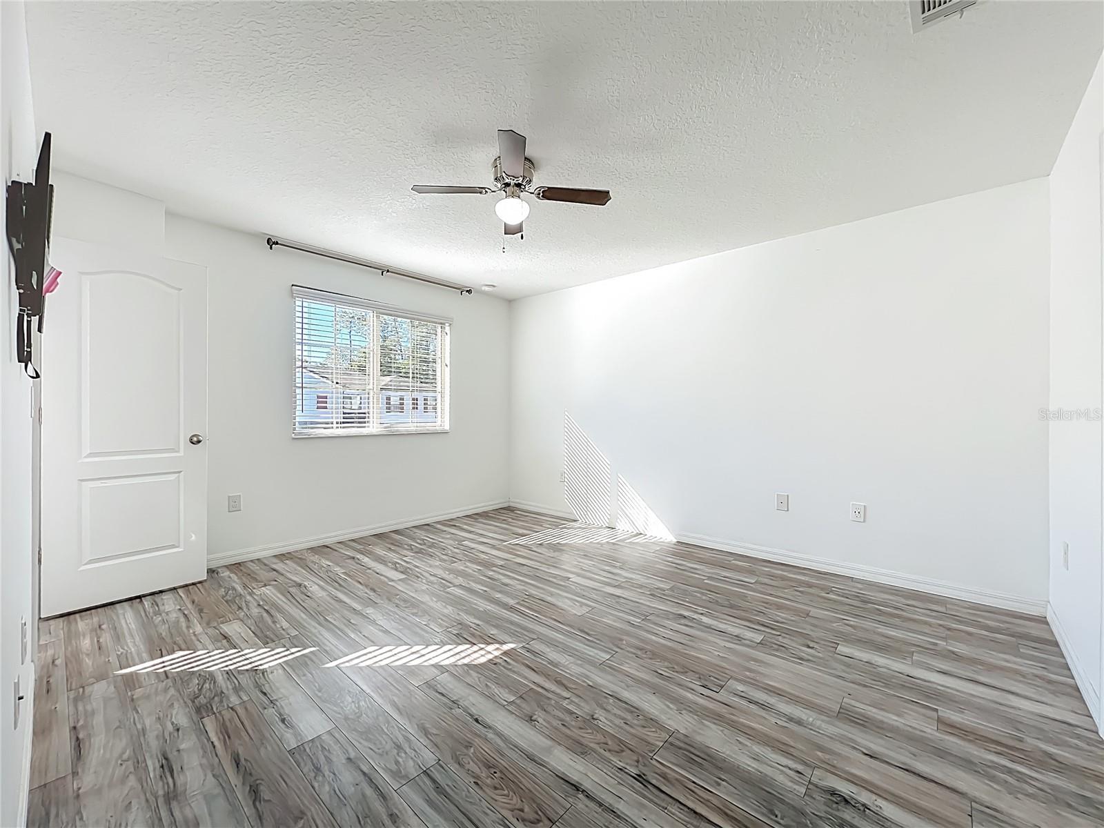 Image 34 of 40 For 328 Rustic Loop