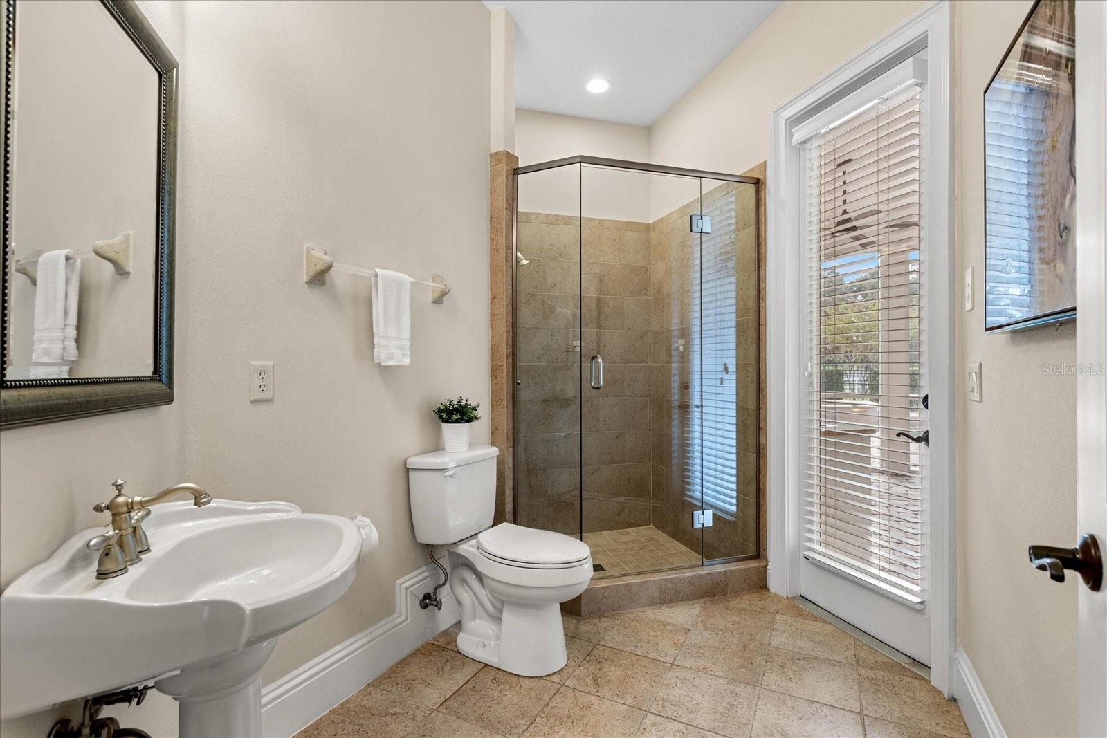 Image 18 of 66 For 401 Kentucky Blue Circle