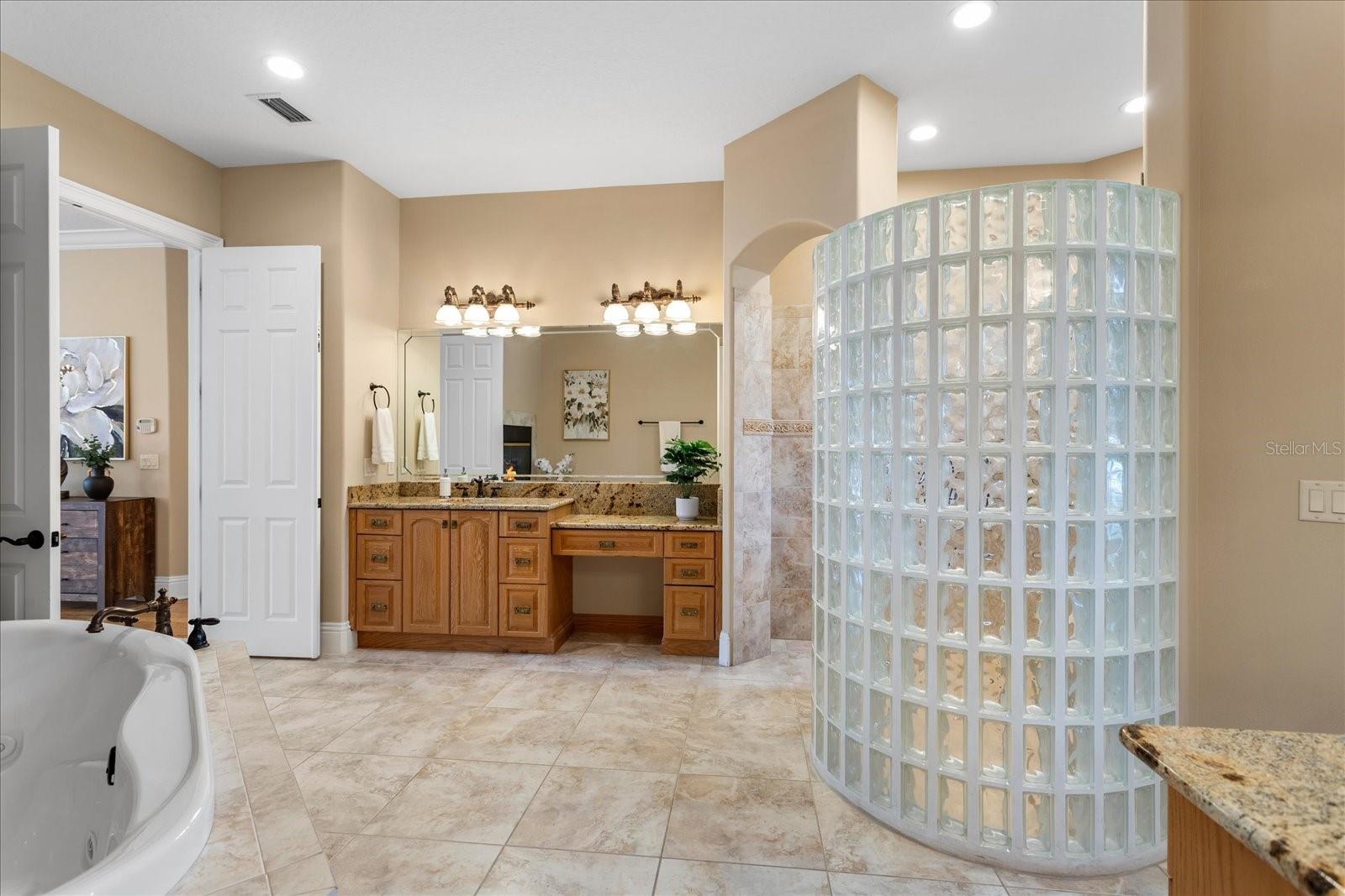 Image 27 of 66 For 401 Kentucky Blue Circle