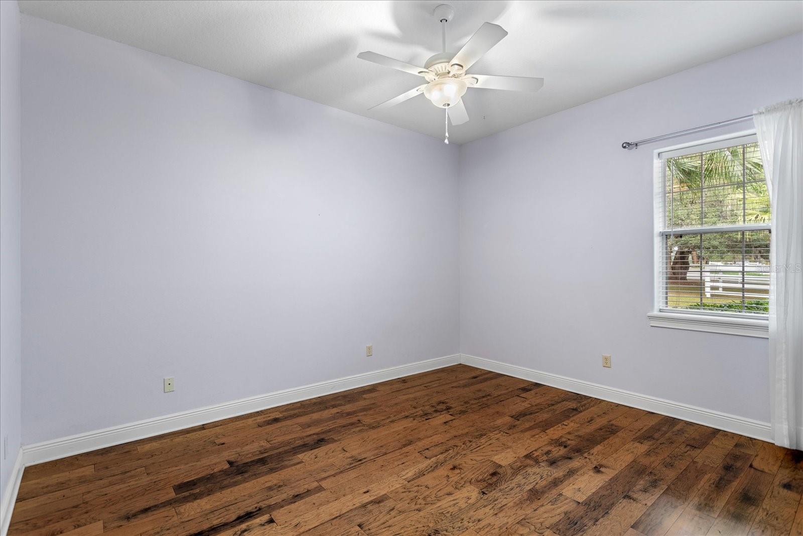 Image 31 of 66 For 401 Kentucky Blue Circle