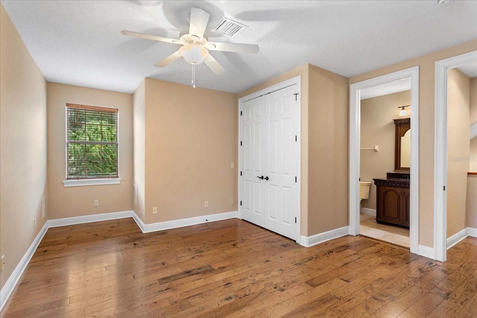 Image 36 of 66 For 401 Kentucky Blue Circle