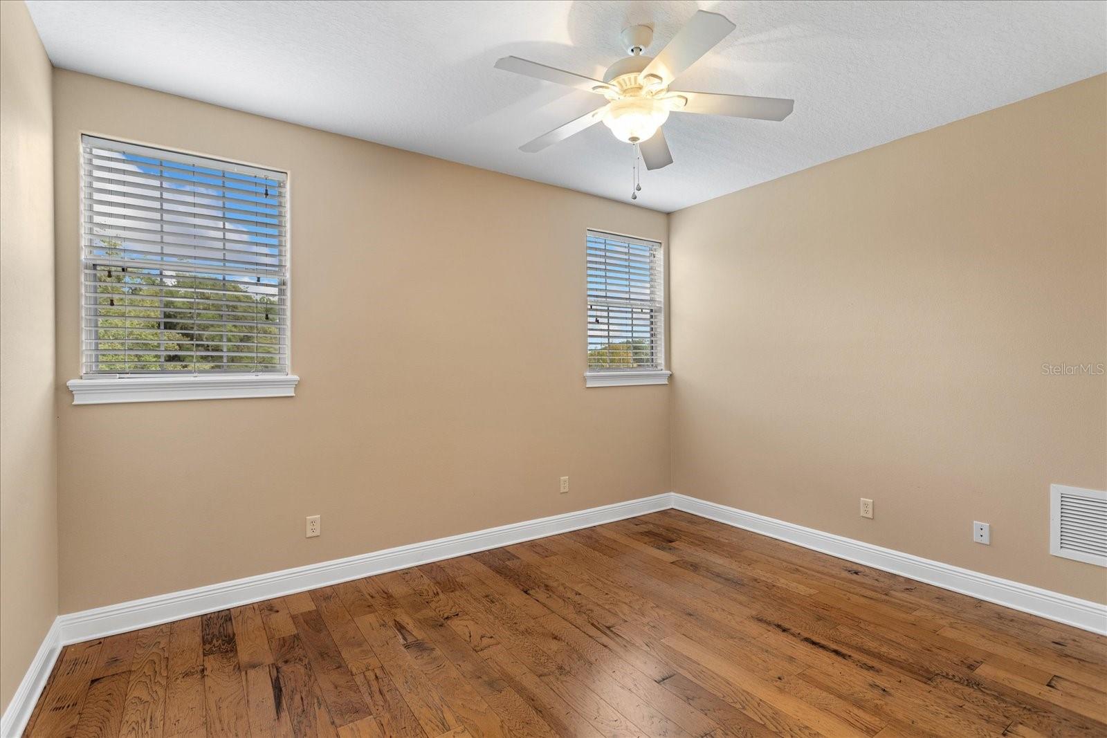 Image 37 of 66 For 401 Kentucky Blue Circle