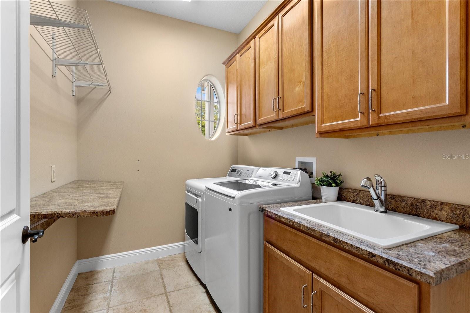 Image 40 of 66 For 401 Kentucky Blue Circle