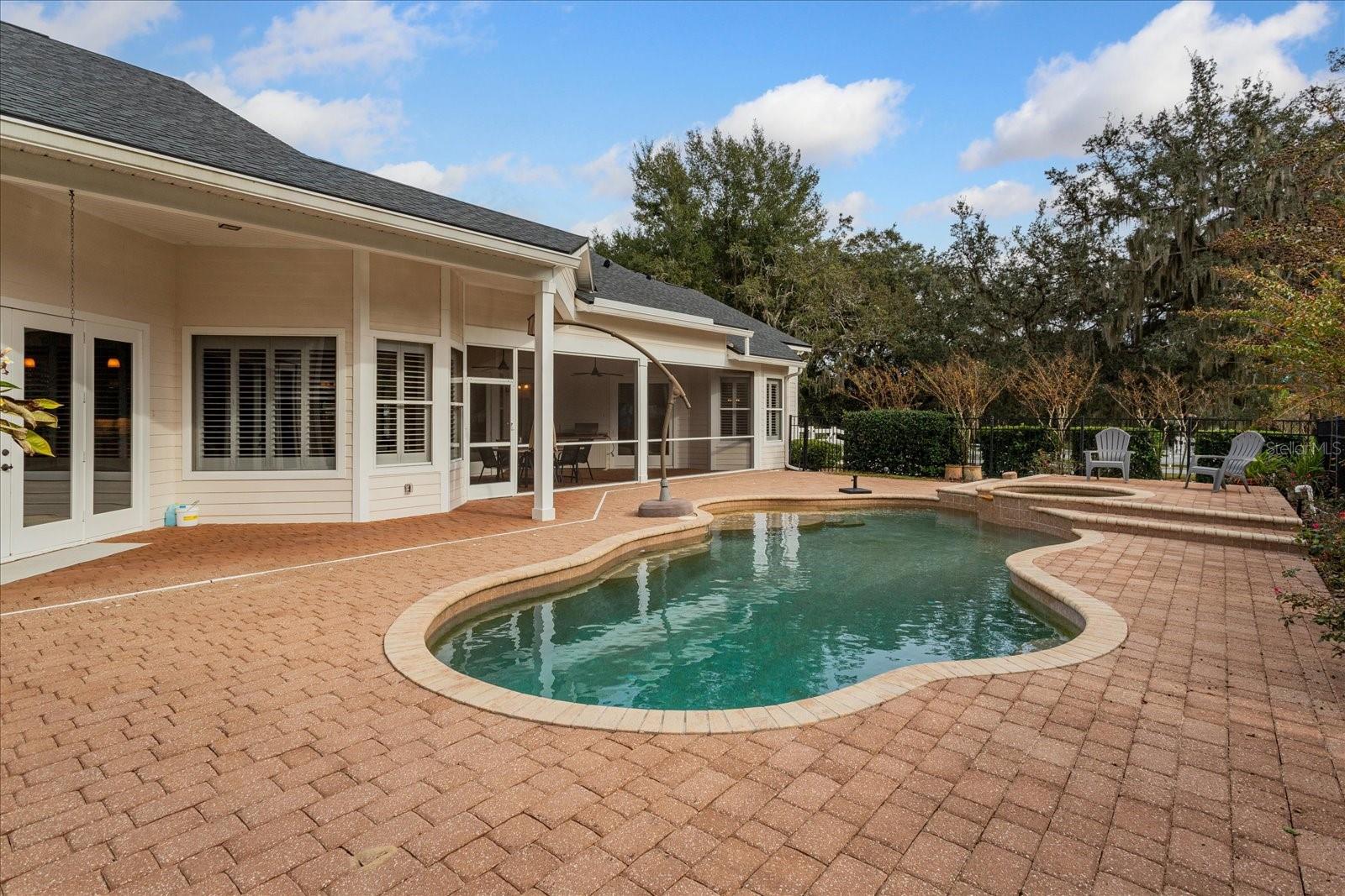 Image 44 of 66 For 401 Kentucky Blue Circle