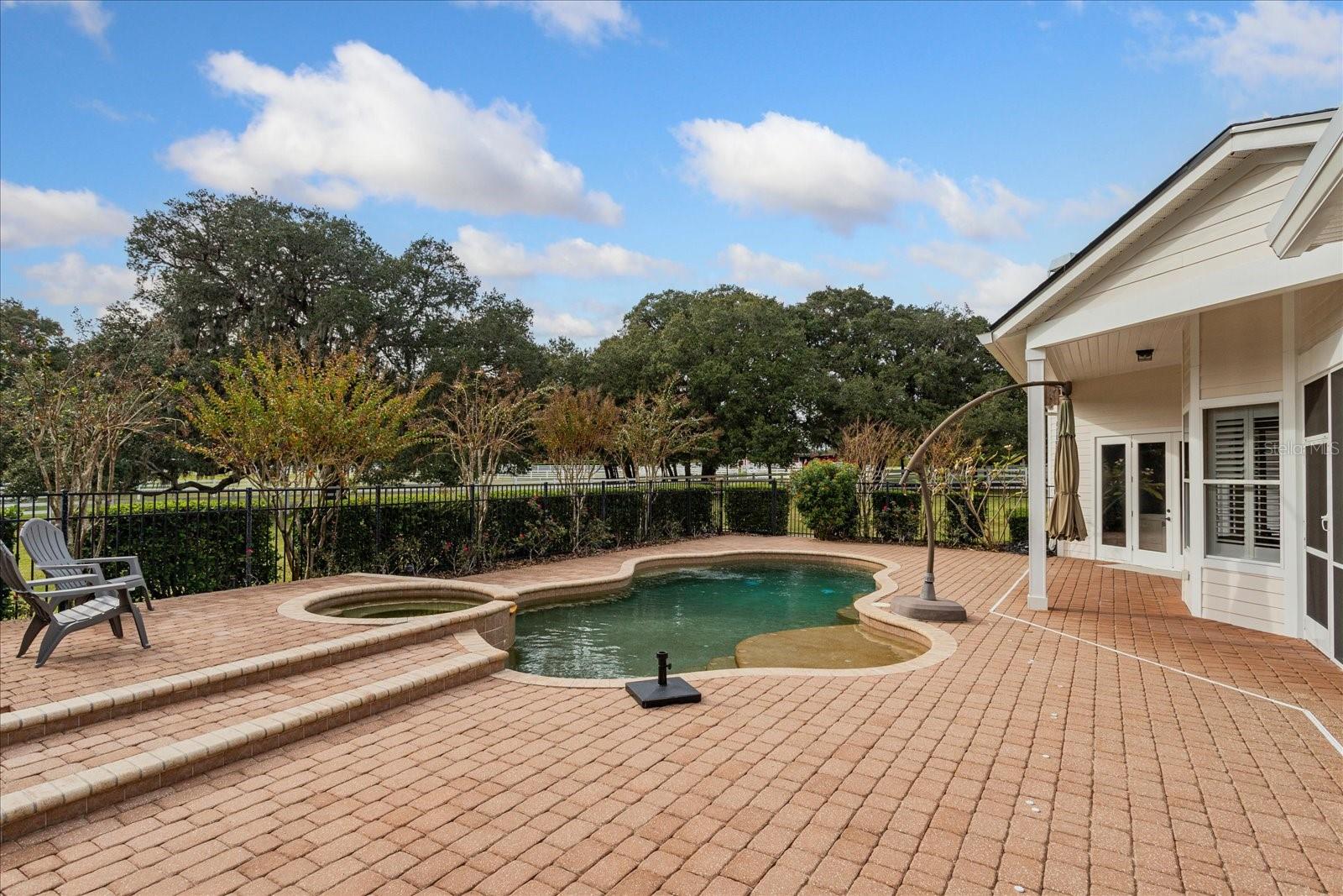 Image 47 of 66 For 401 Kentucky Blue Circle