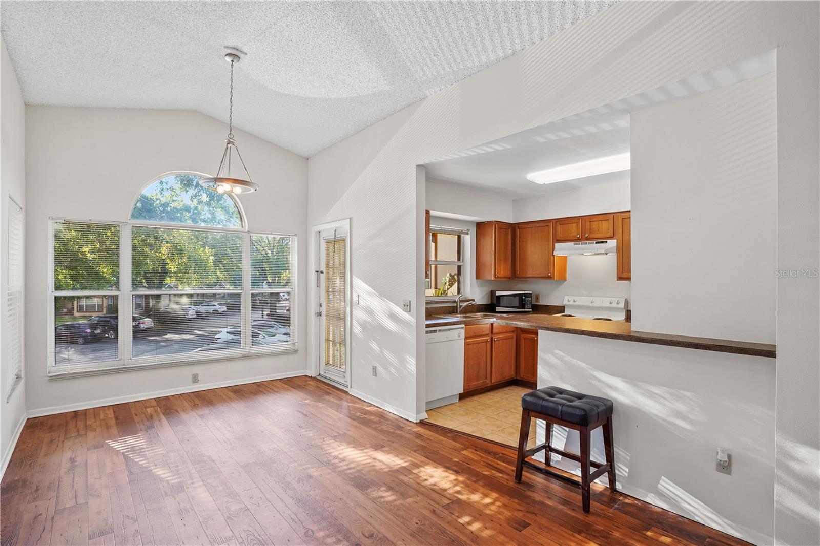 Image 10 of 37 For 5468 Michigan Street 4