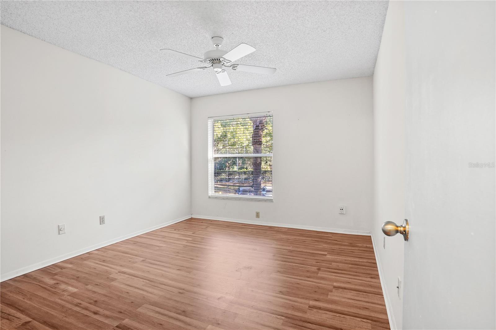 Image 18 of 37 For 5468 Michigan Street 4