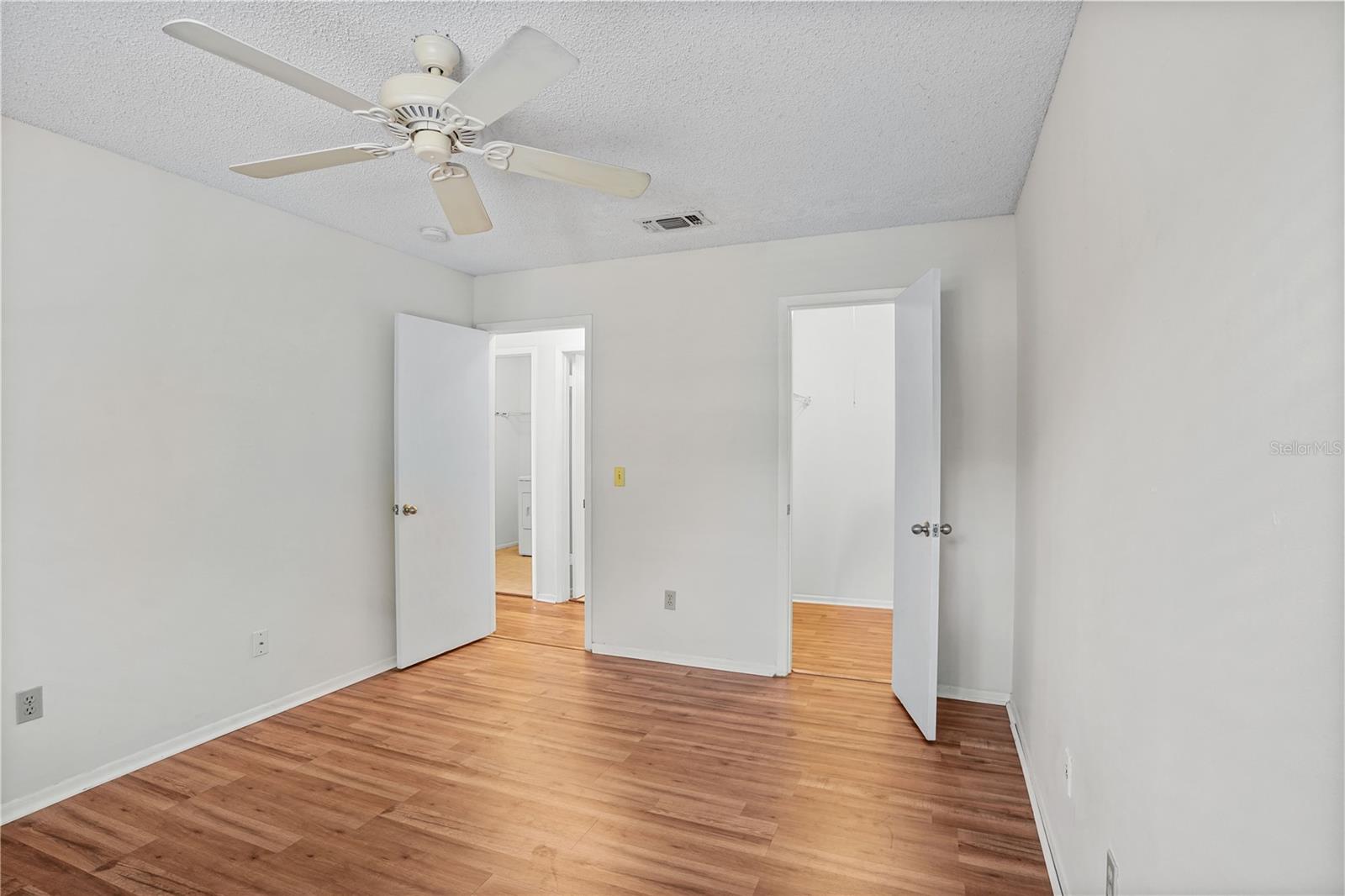 Image 19 of 37 For 5468 Michigan Street 4