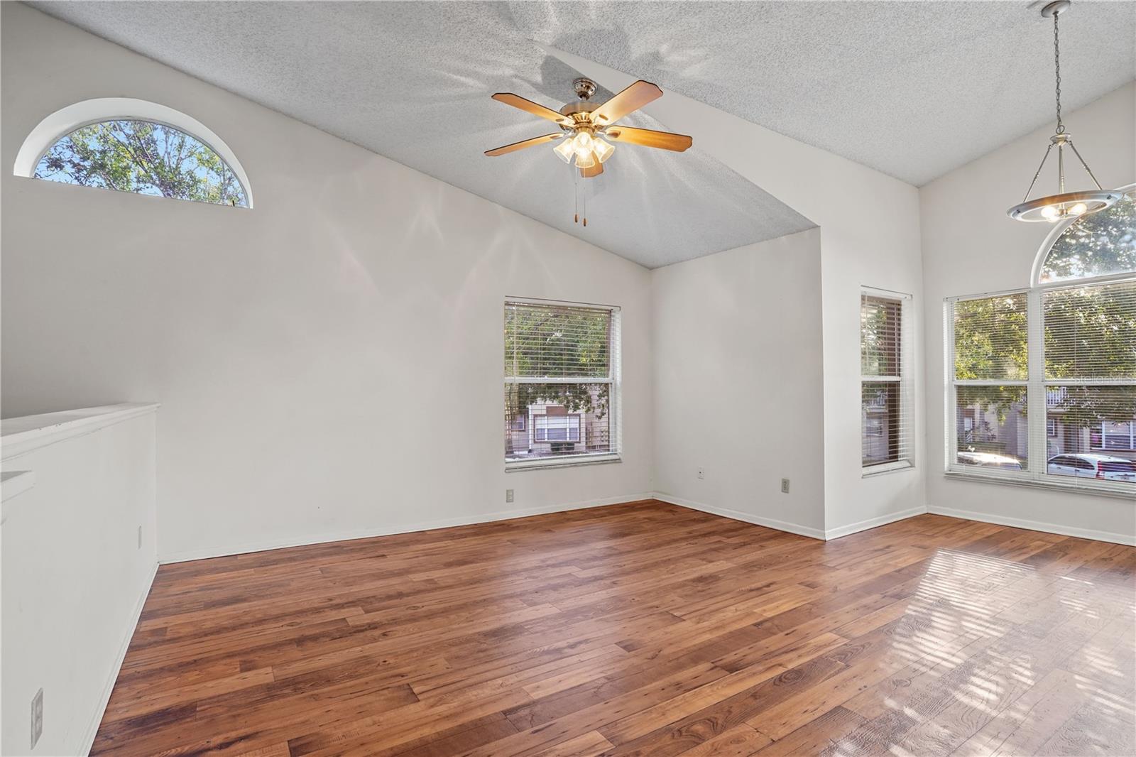 Image 7 of 37 For 5468 Michigan Street 4