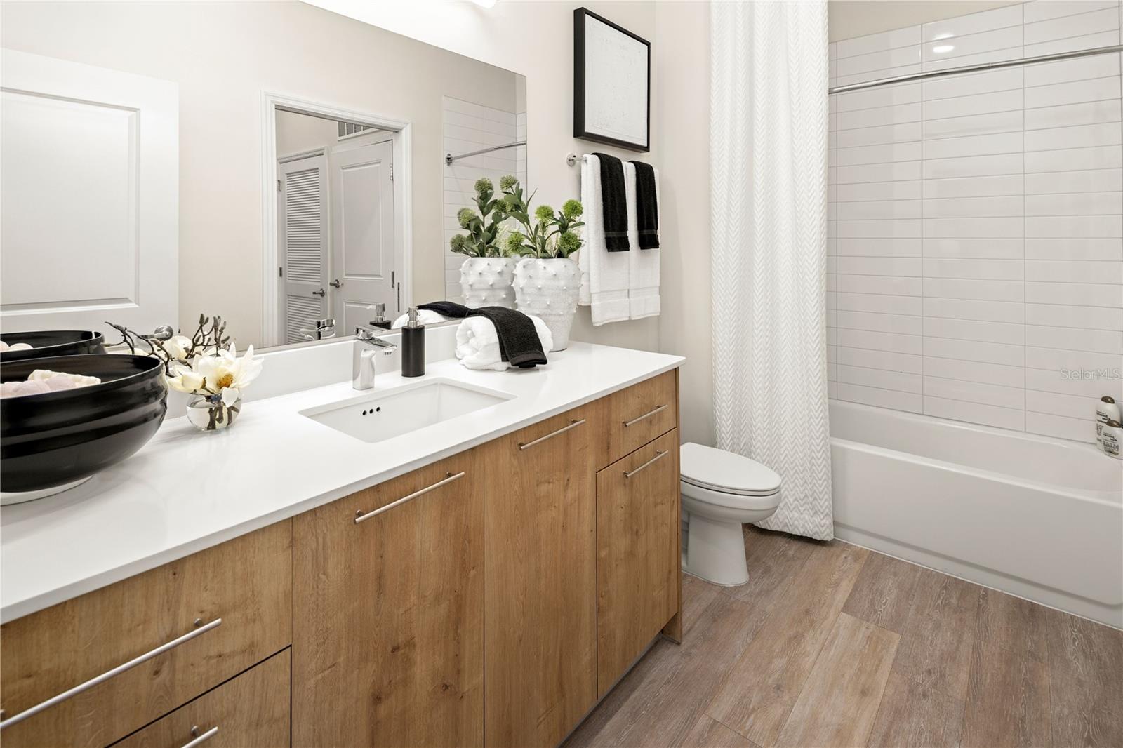 Image 11 of 30 For 5256 International Drive A2