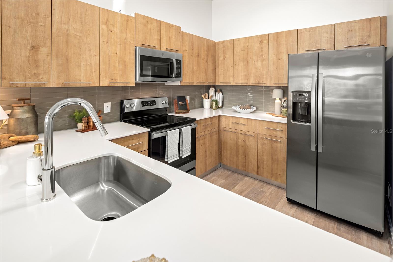 Image 5 of 30 For 5256 International Drive A2