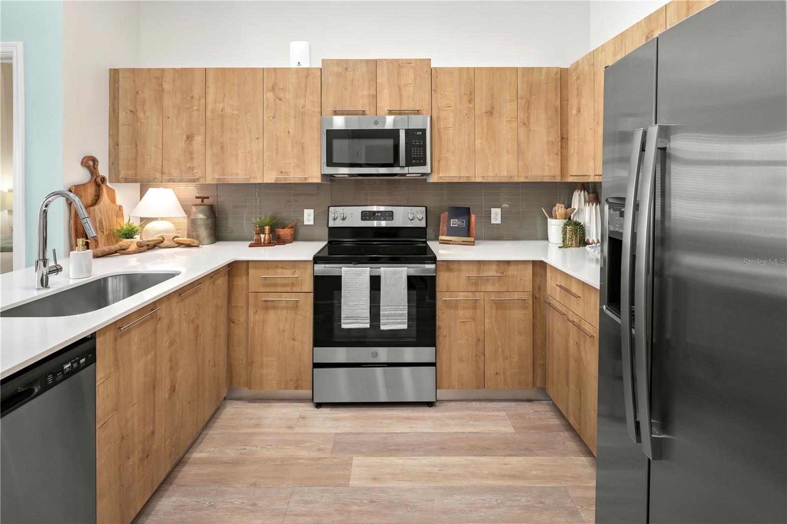 Image 7 of 30 For 5256 International Drive A2