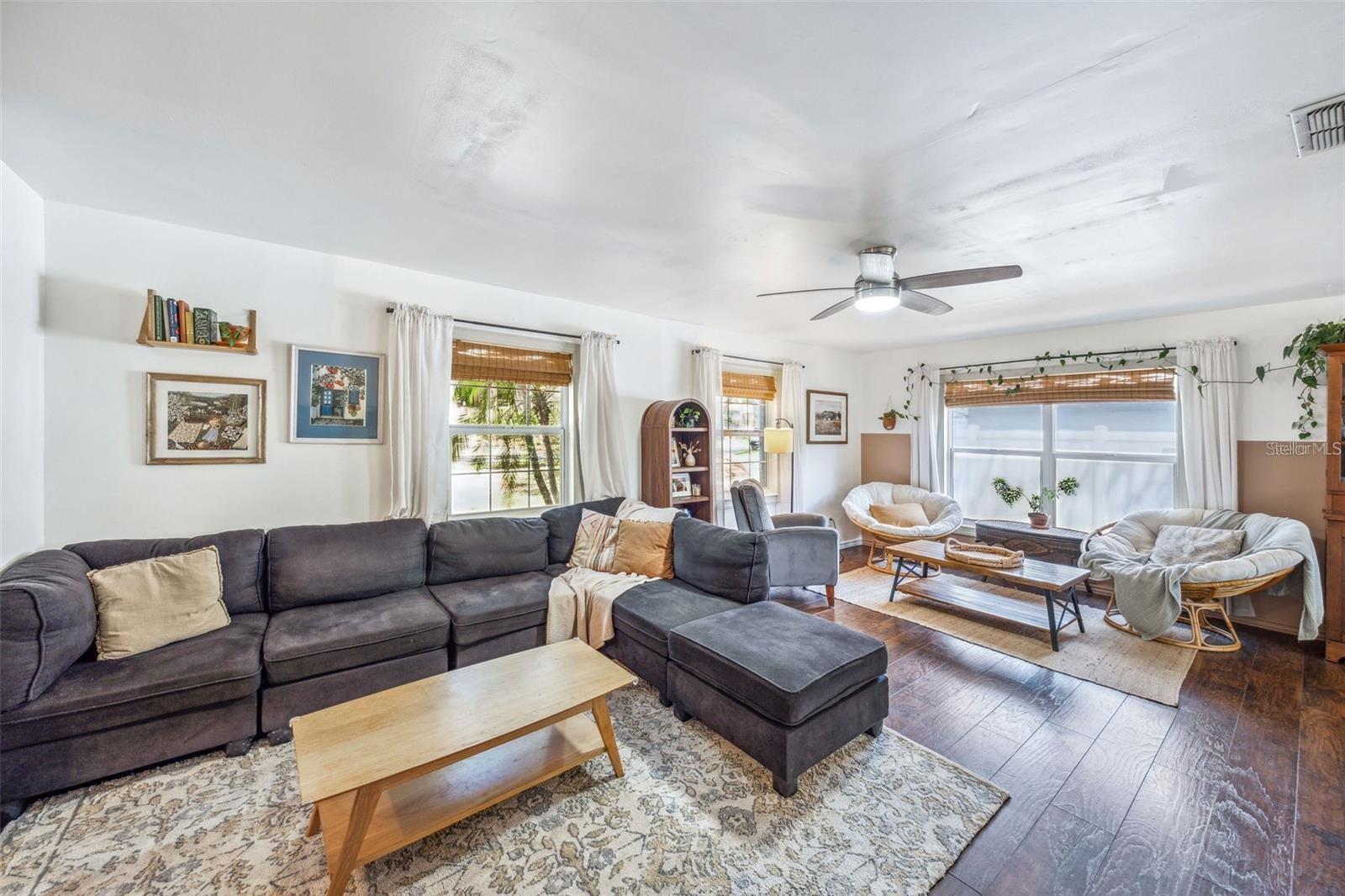 Image 4 of 27 For 8619 Veridian Drive