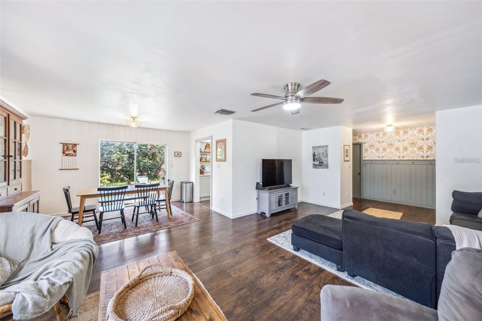 Image 6 of 27 For 8619 Veridian Drive