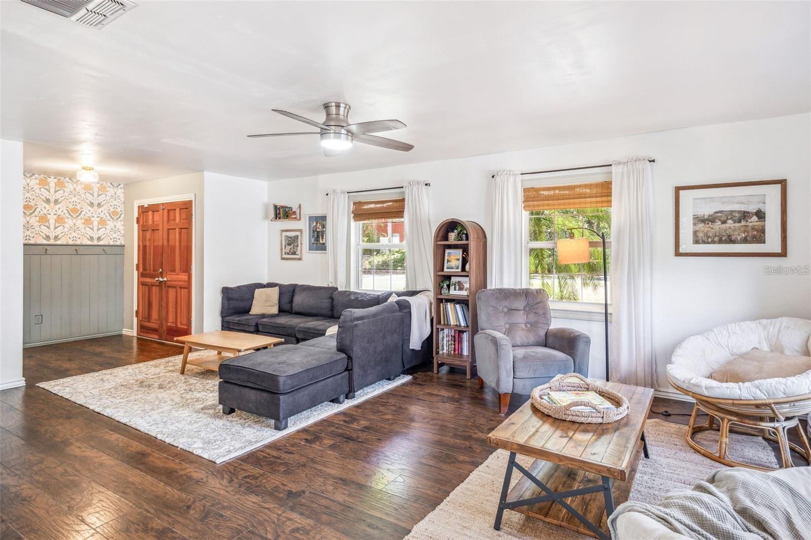 Image 7 of 27 For 8619 Veridian Drive