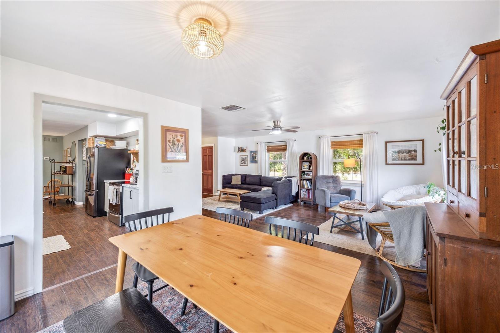 Image 9 of 27 For 8619 Veridian Drive