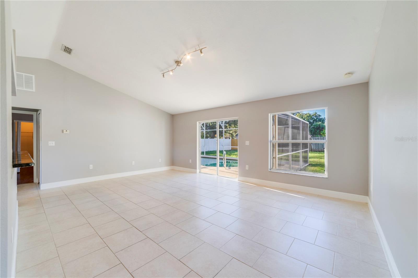 Image 10 of 25 For 324 Oakpark Loop