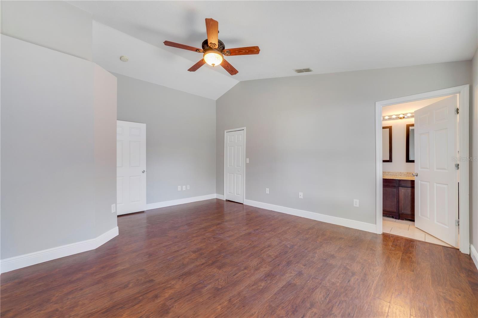 Image 19 of 25 For 324 Oakpark Loop