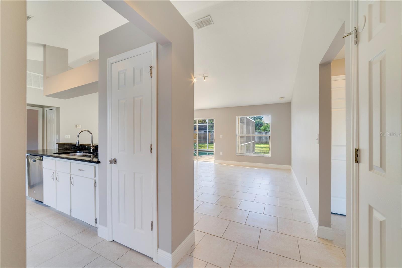 Image 3 of 25 For 324 Oakpark Loop