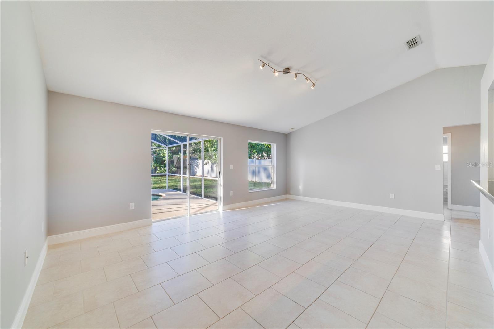 Image 7 of 25 For 324 Oakpark Loop