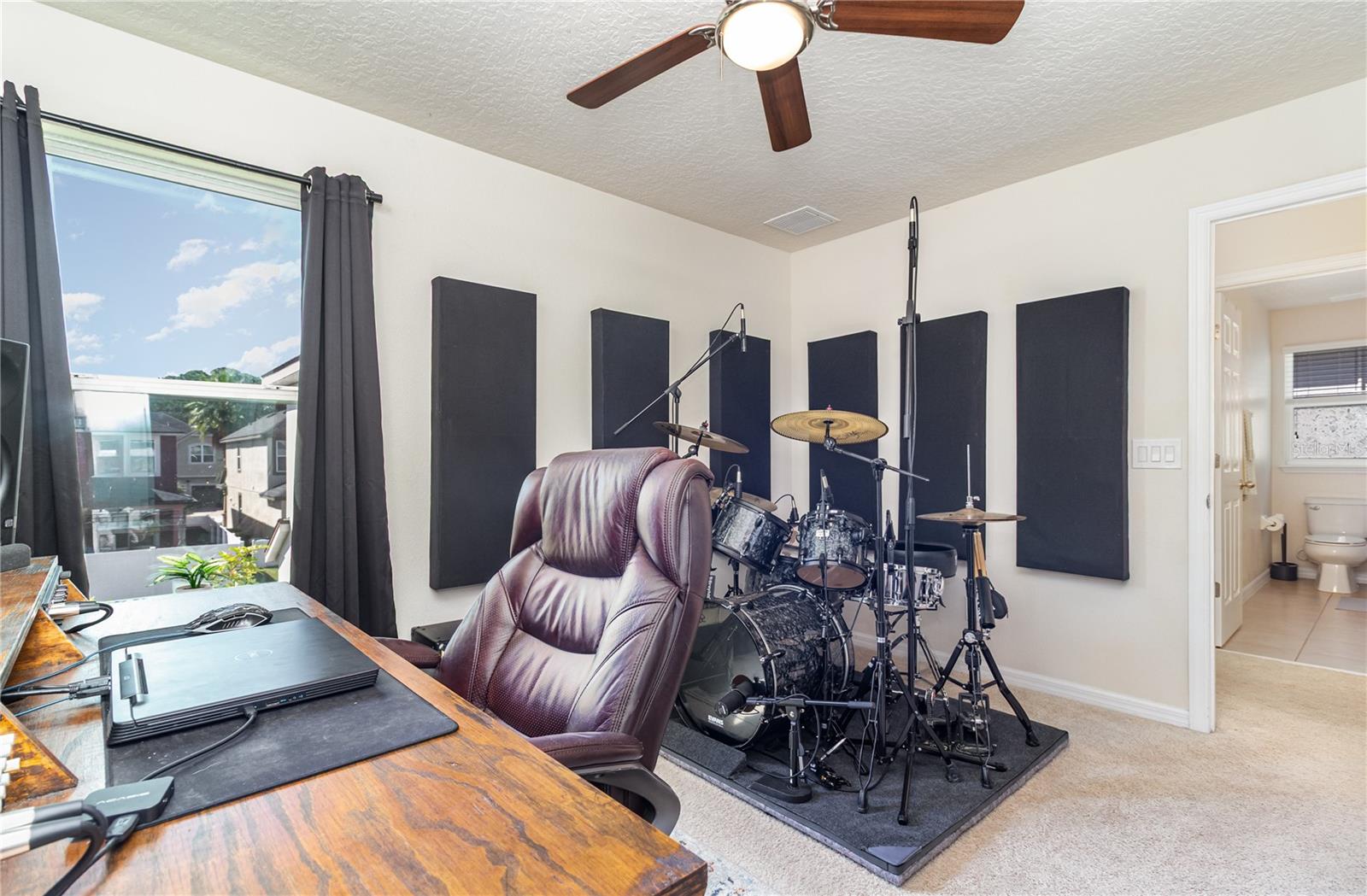 Listing photo id 11 for 4719 Northlawn Way