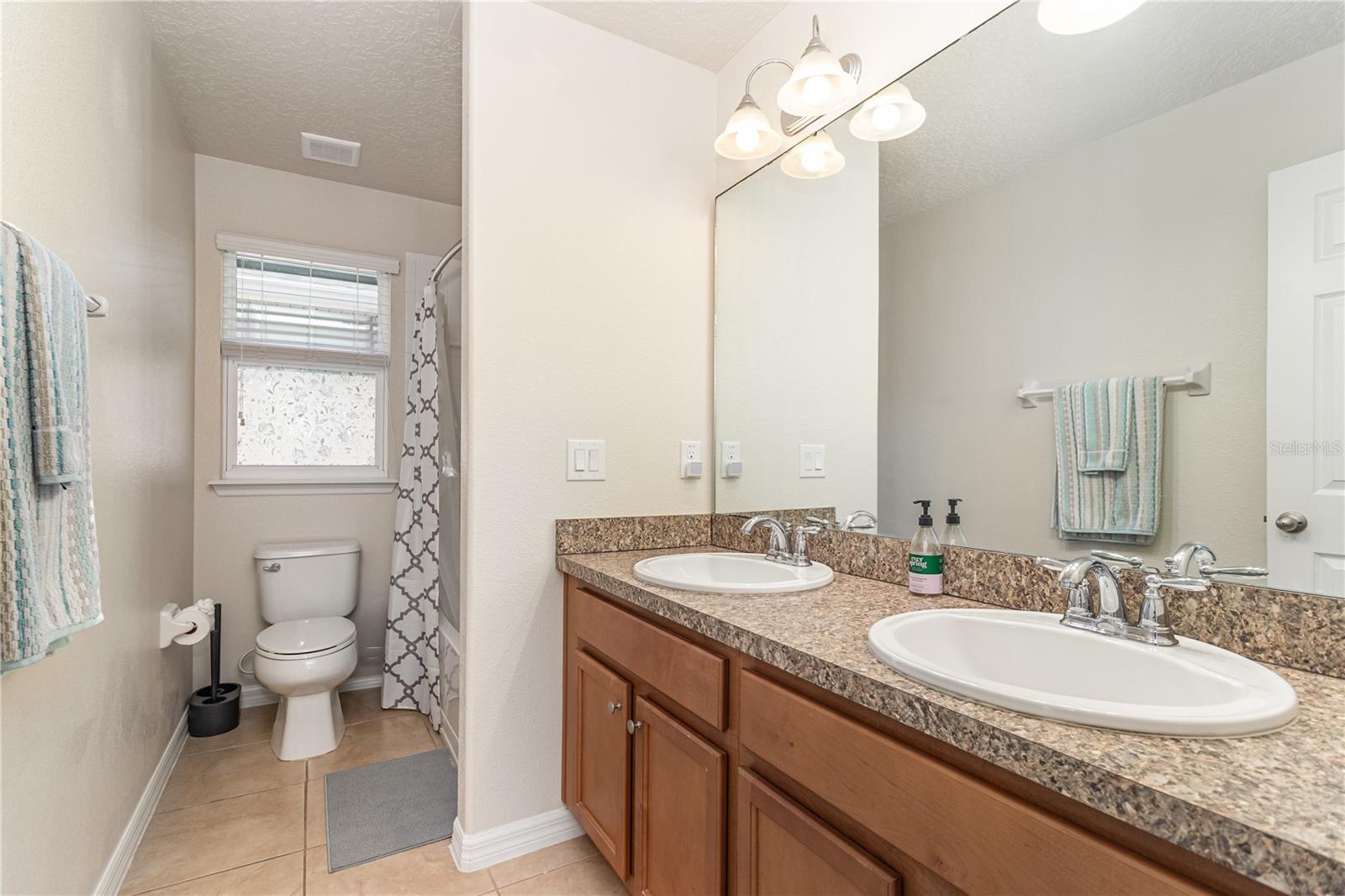 Listing photo id 14 for 4719 Northlawn Way