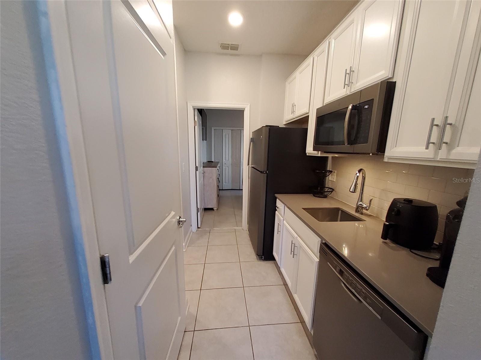 Image 11 of 14 For 160 Taft Drive B