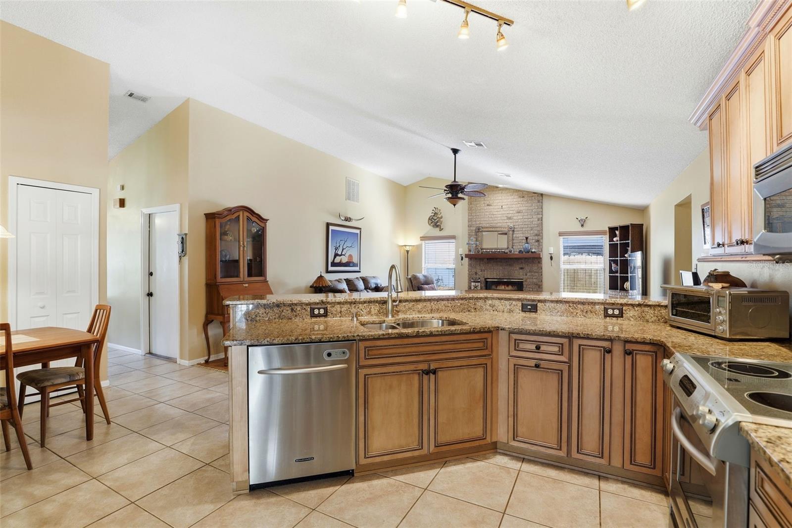 Listing photo id 9 for 3156 Rider Place