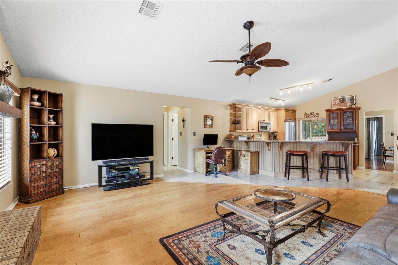 Listing photo id 13 for 3156 Rider Place