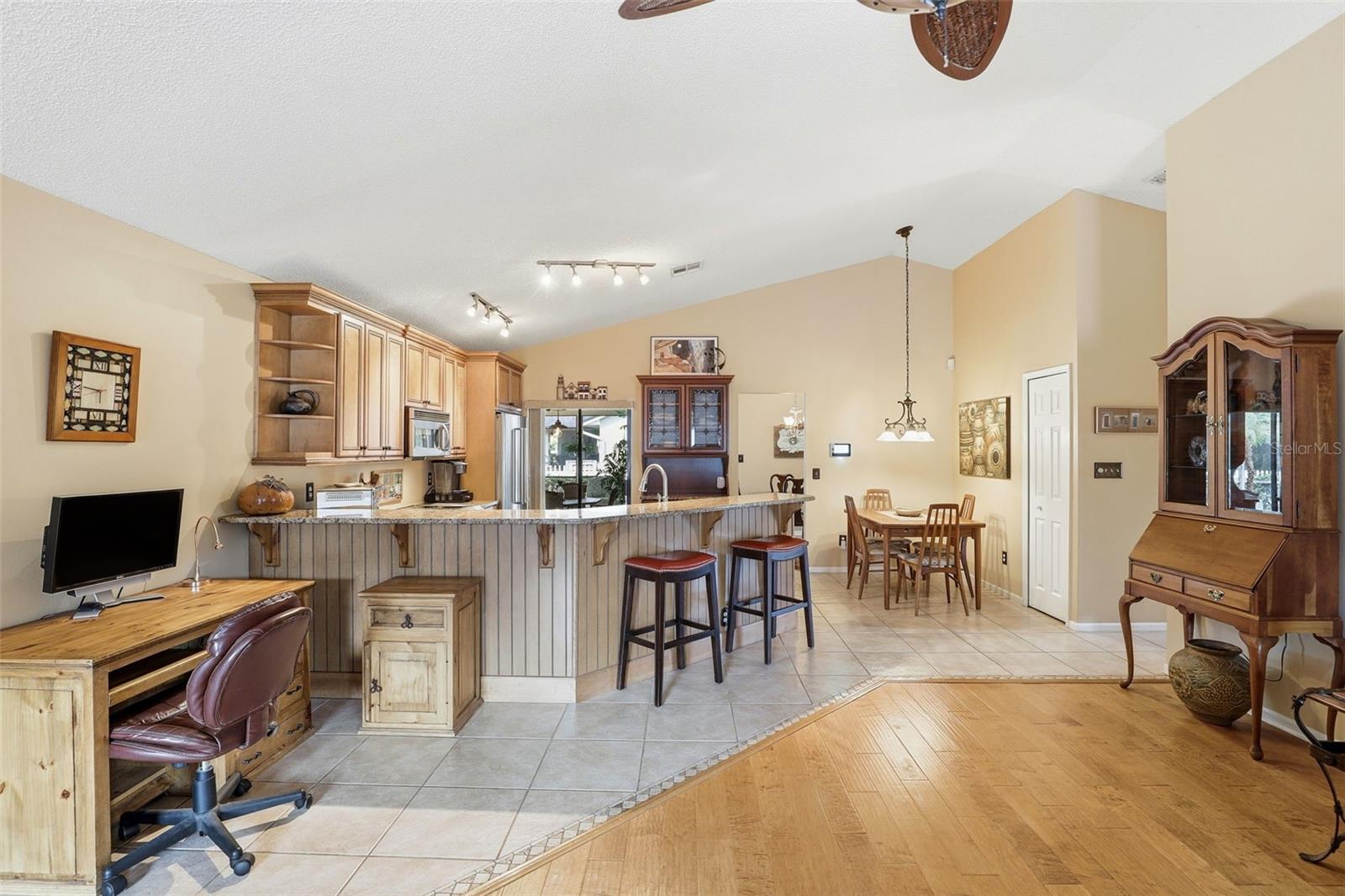 Listing photo id 14 for 3156 Rider Place