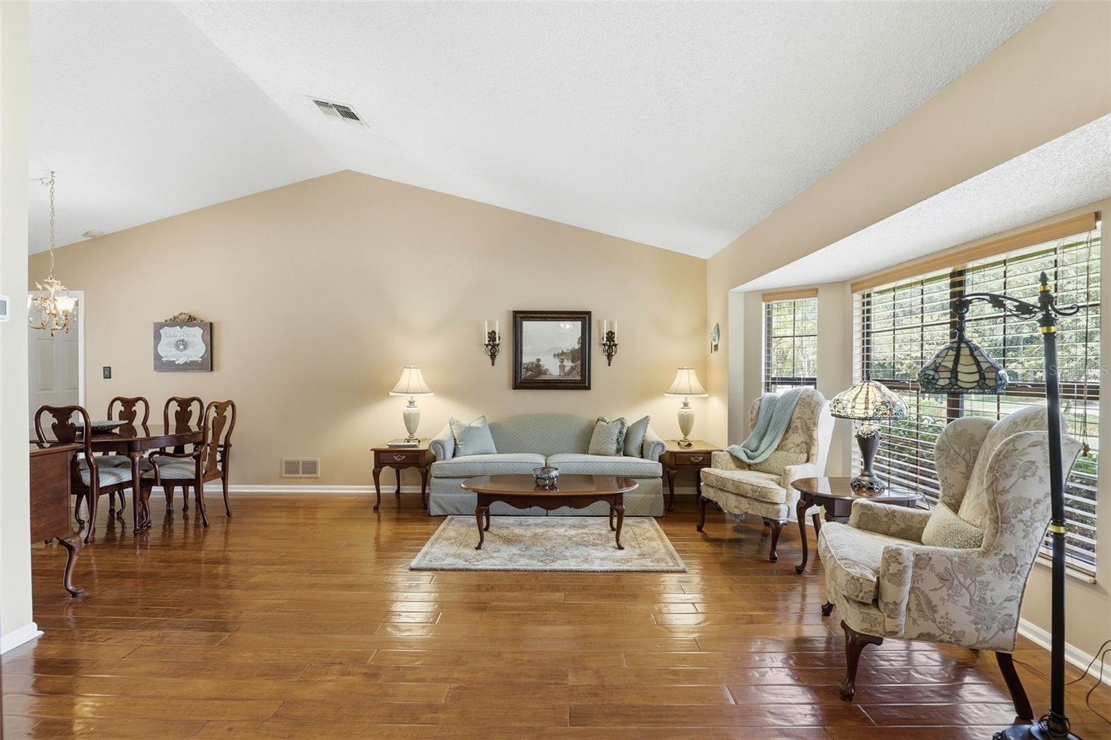 Listing photo id 3 for 3156 Rider Place