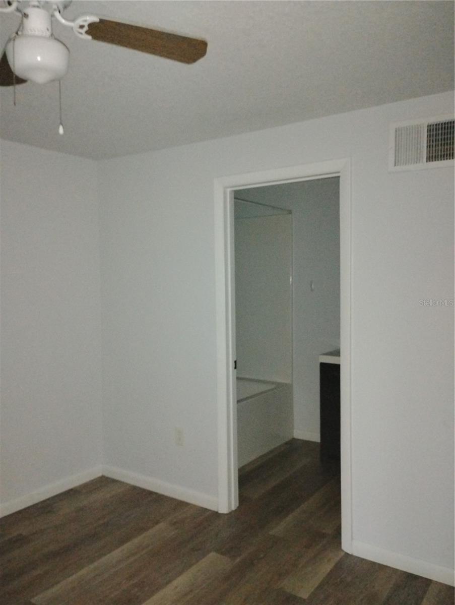 Image 14 of 22 For 2549 Grassy Point Drive 203