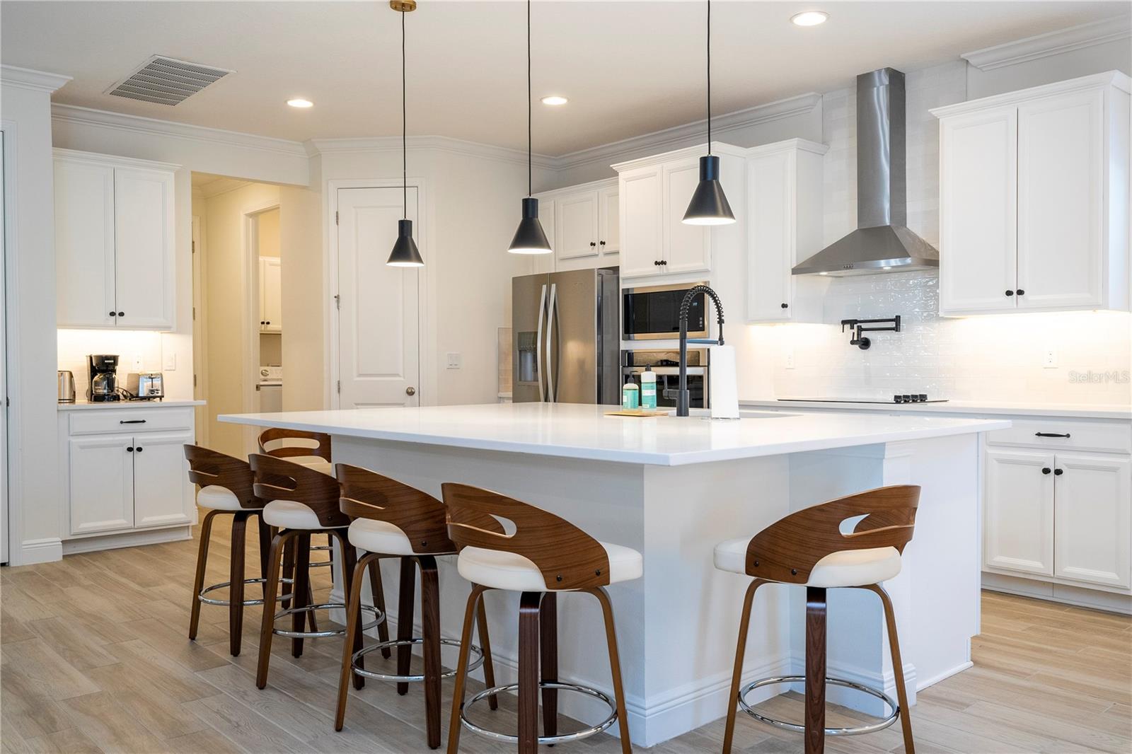 Listing photo id 23 for 4495 Lions Gate Avenue