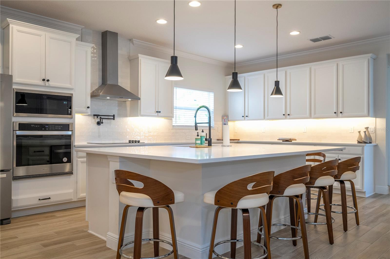 Listing photo id 30 for 4495 Lions Gate Avenue