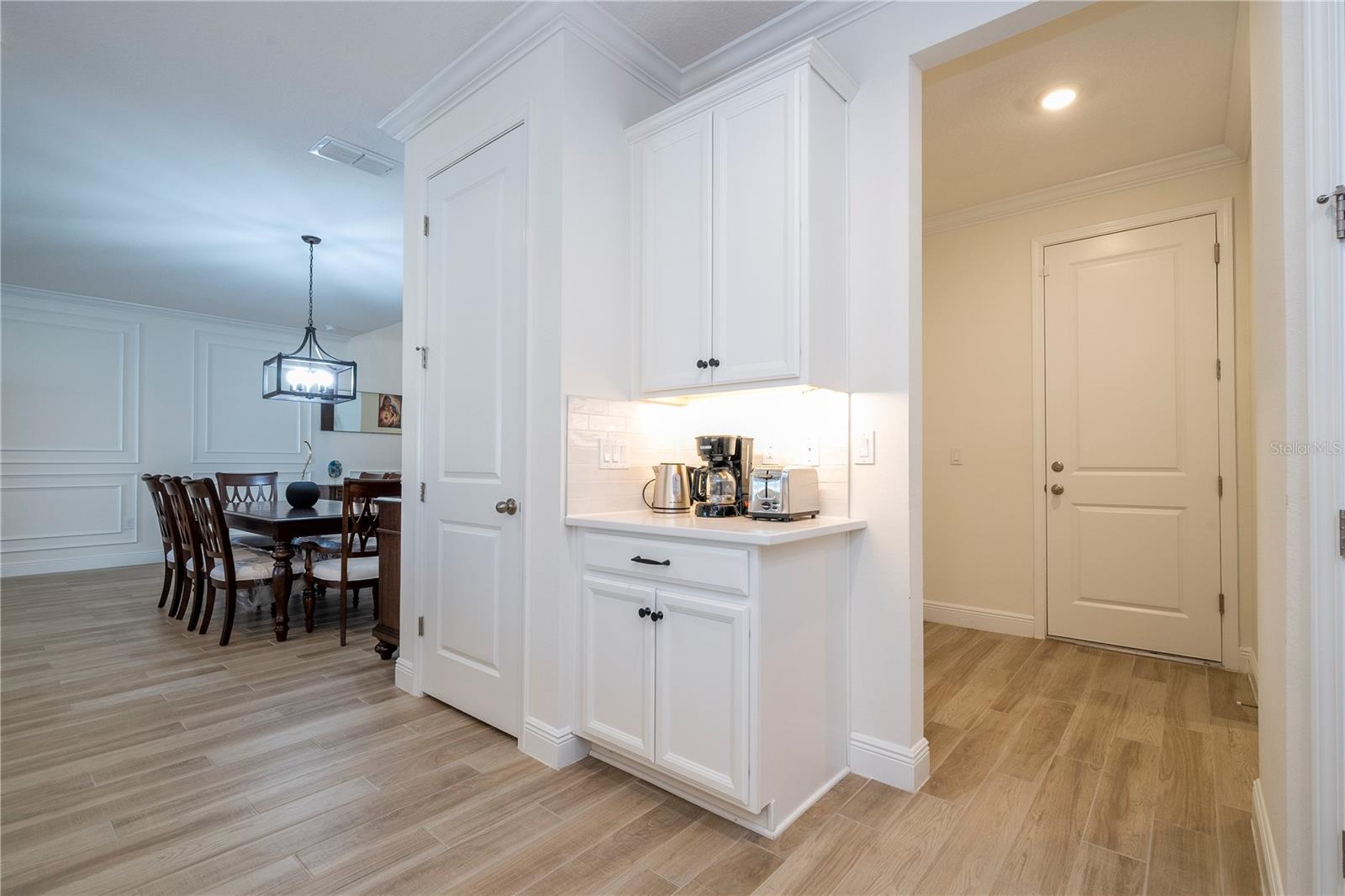 Listing photo id 34 for 4495 Lions Gate Avenue