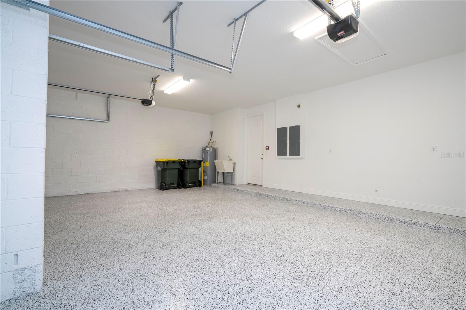 Listing photo id 37 for 4495 Lions Gate Avenue