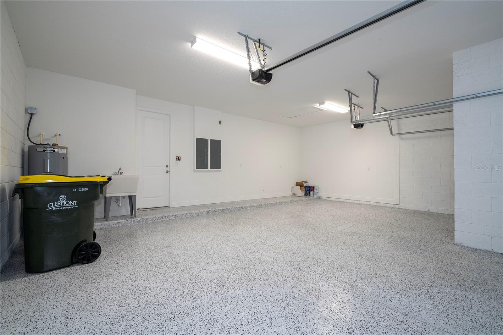 Listing photo id 38 for 4495 Lions Gate Avenue