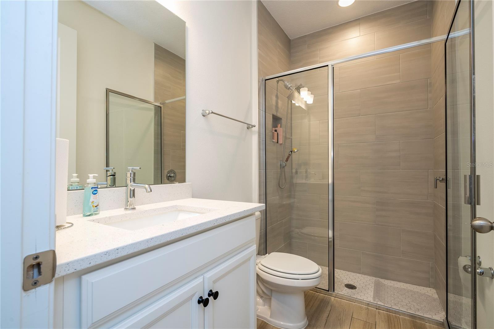 Listing photo id 40 for 4495 Lions Gate Avenue