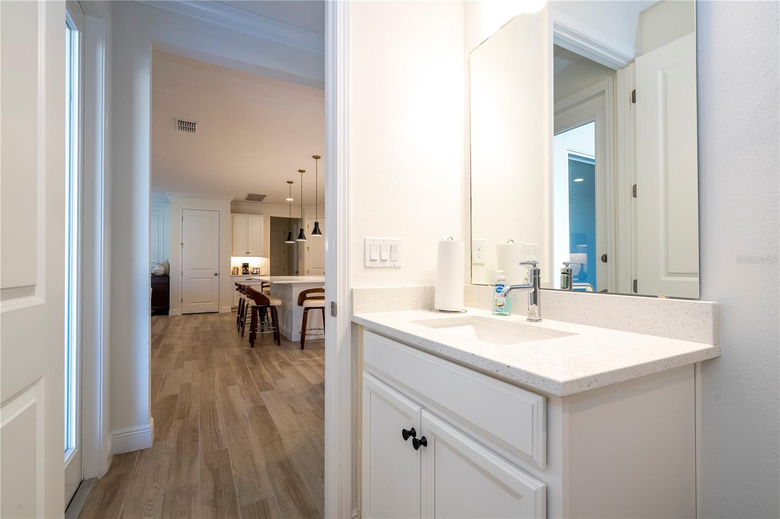 Listing photo id 41 for 4495 Lions Gate Avenue