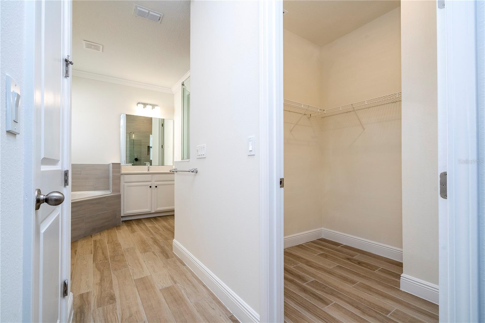 Listing photo id 48 for 4495 Lions Gate Avenue