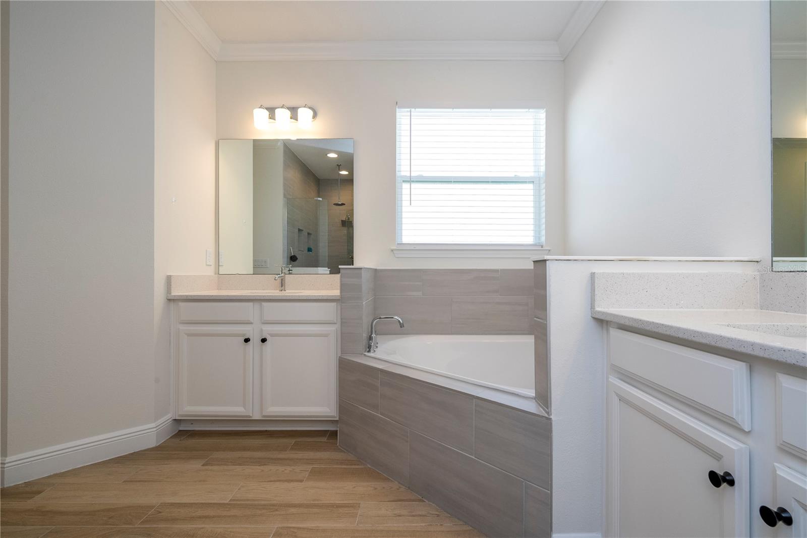 Listing photo id 52 for 4495 Lions Gate Avenue