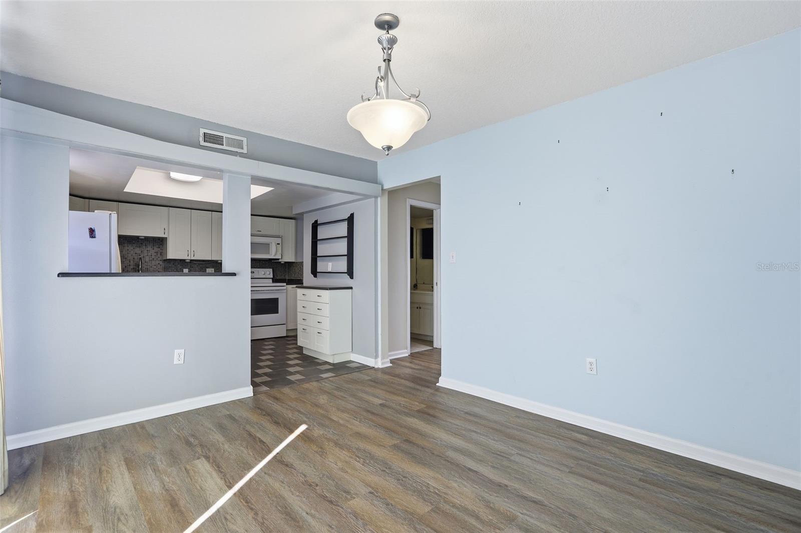 Image 12 of 44 For 161 Lago Vista Boulevard