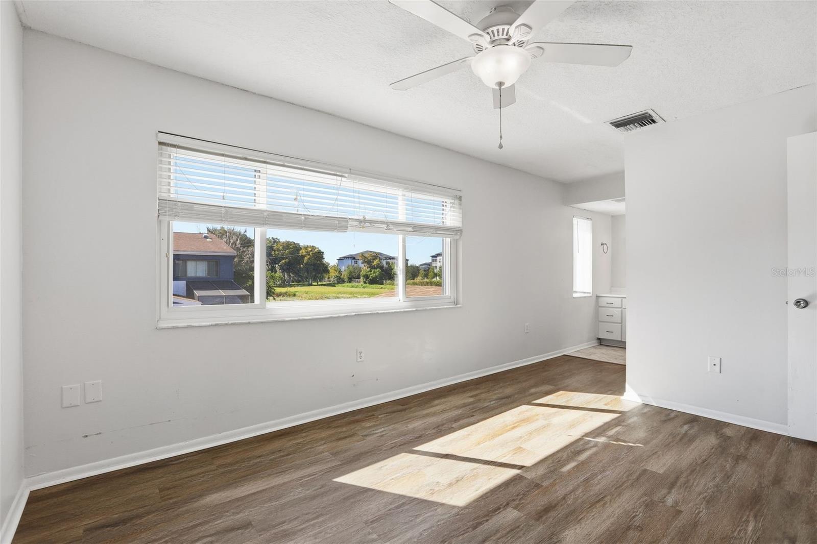 Image 19 of 44 For 161 Lago Vista Boulevard