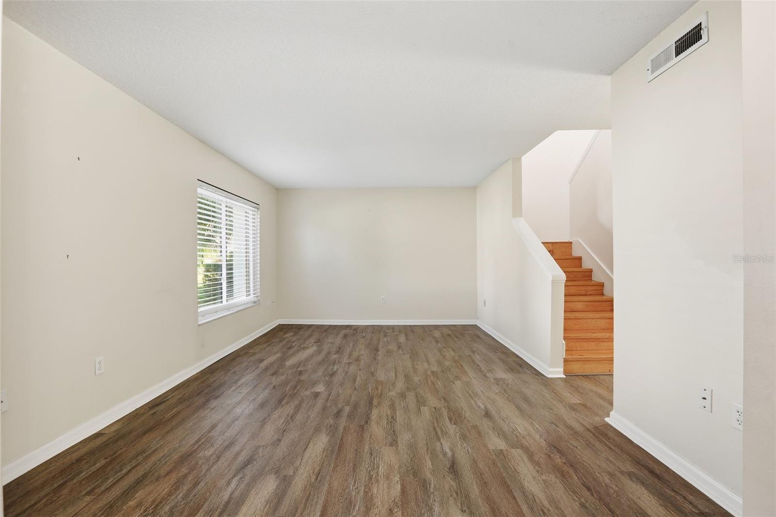 Image 4 of 44 For 161 Lago Vista Boulevard