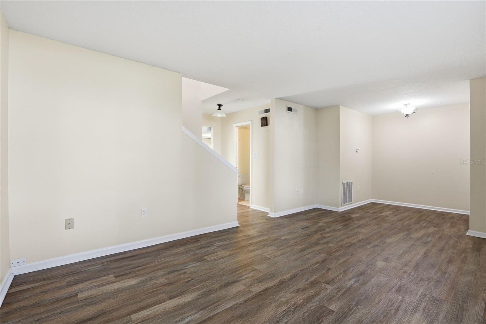 Image 5 of 44 For 161 Lago Vista Boulevard