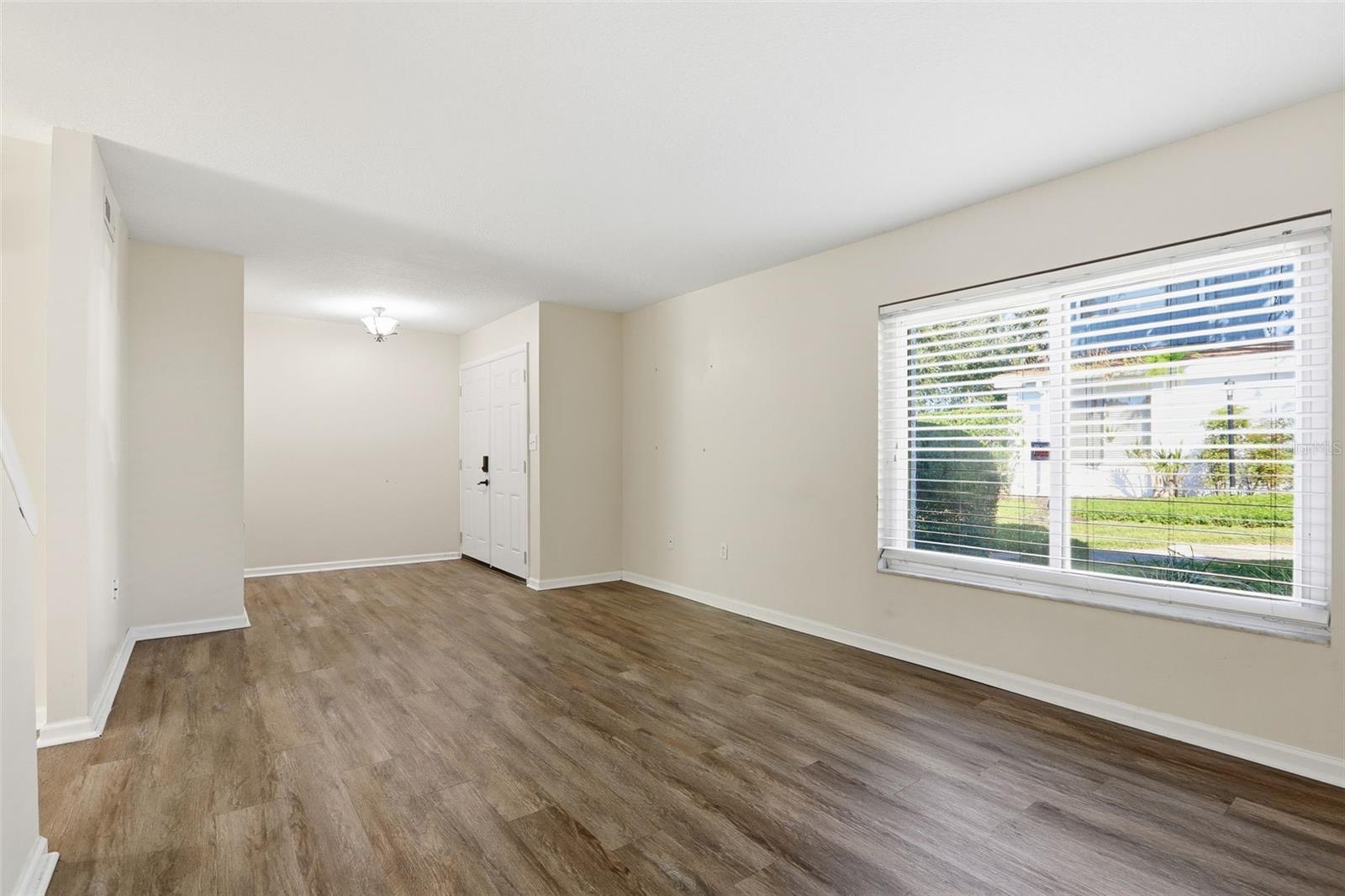 Image 6 of 44 For 161 Lago Vista Boulevard