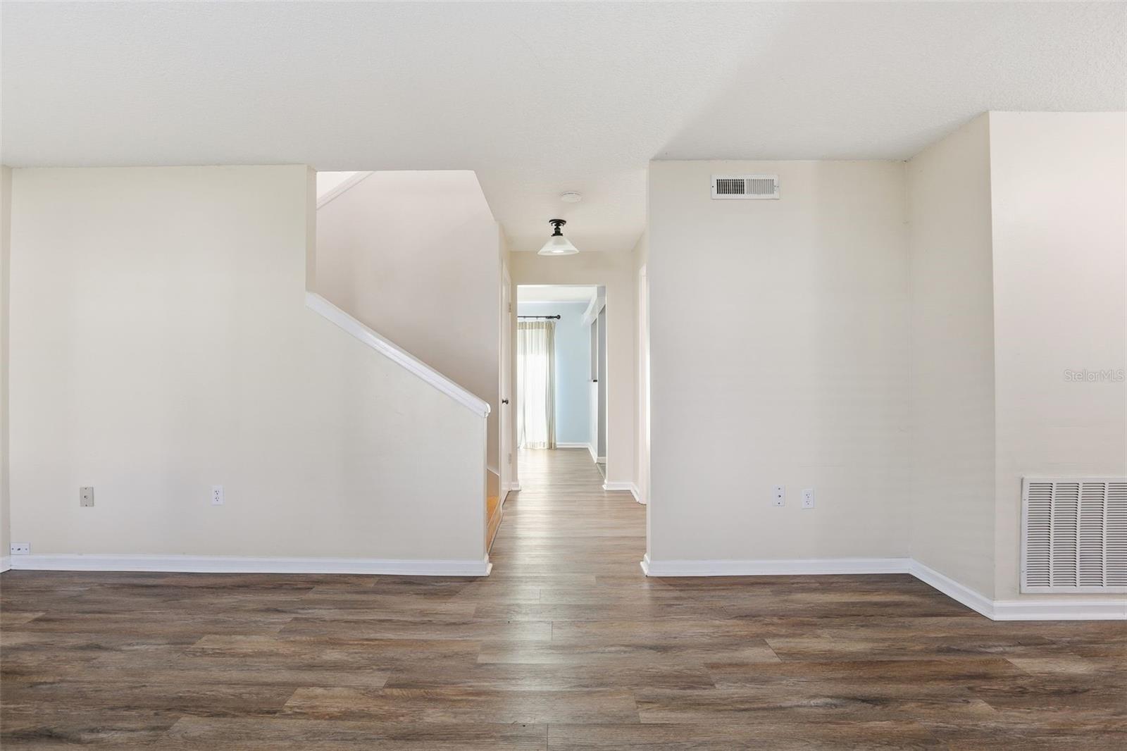 Image 7 of 44 For 161 Lago Vista Boulevard