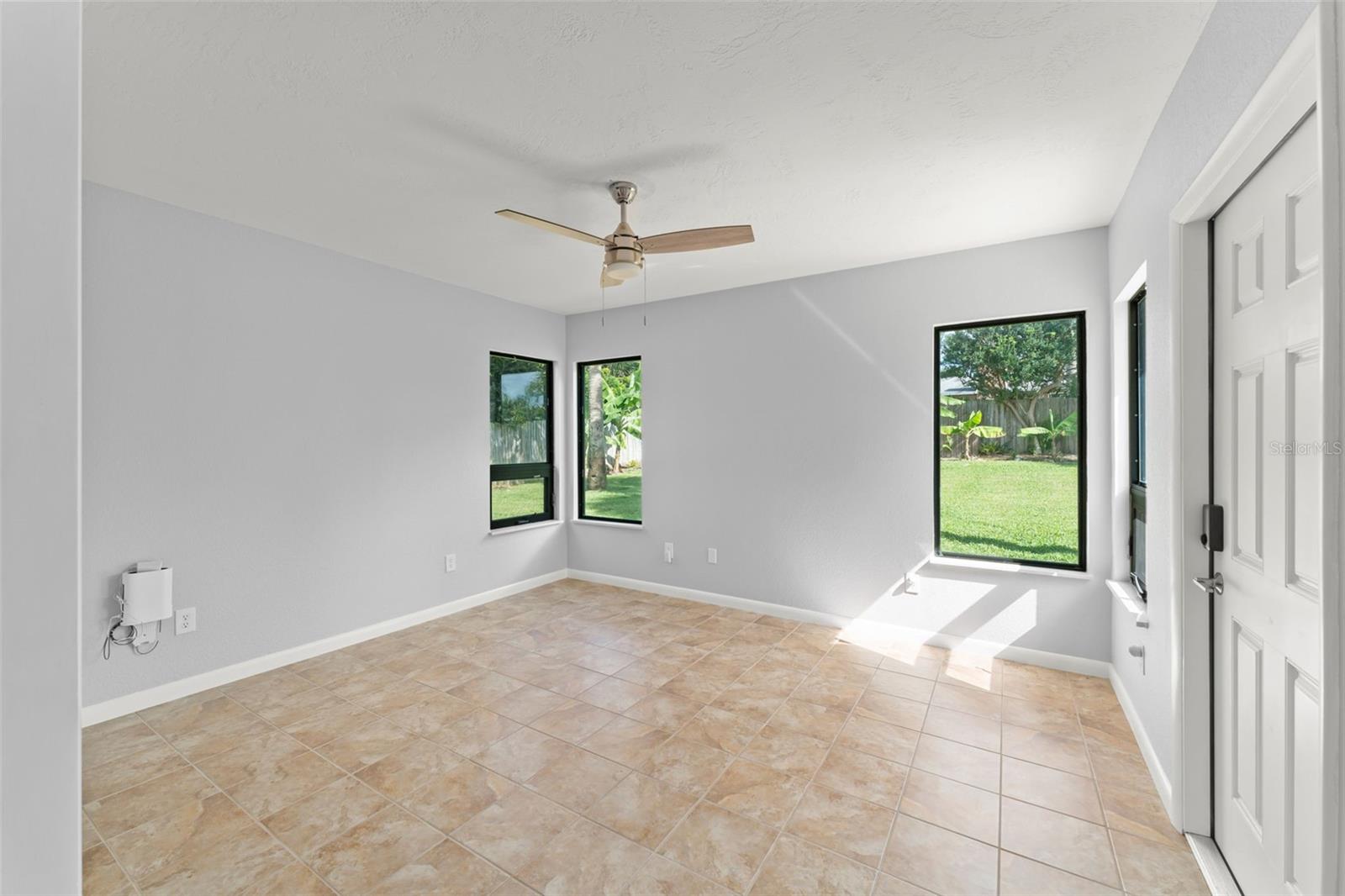 Image 17 of 51 For 4615 Saxon Drive