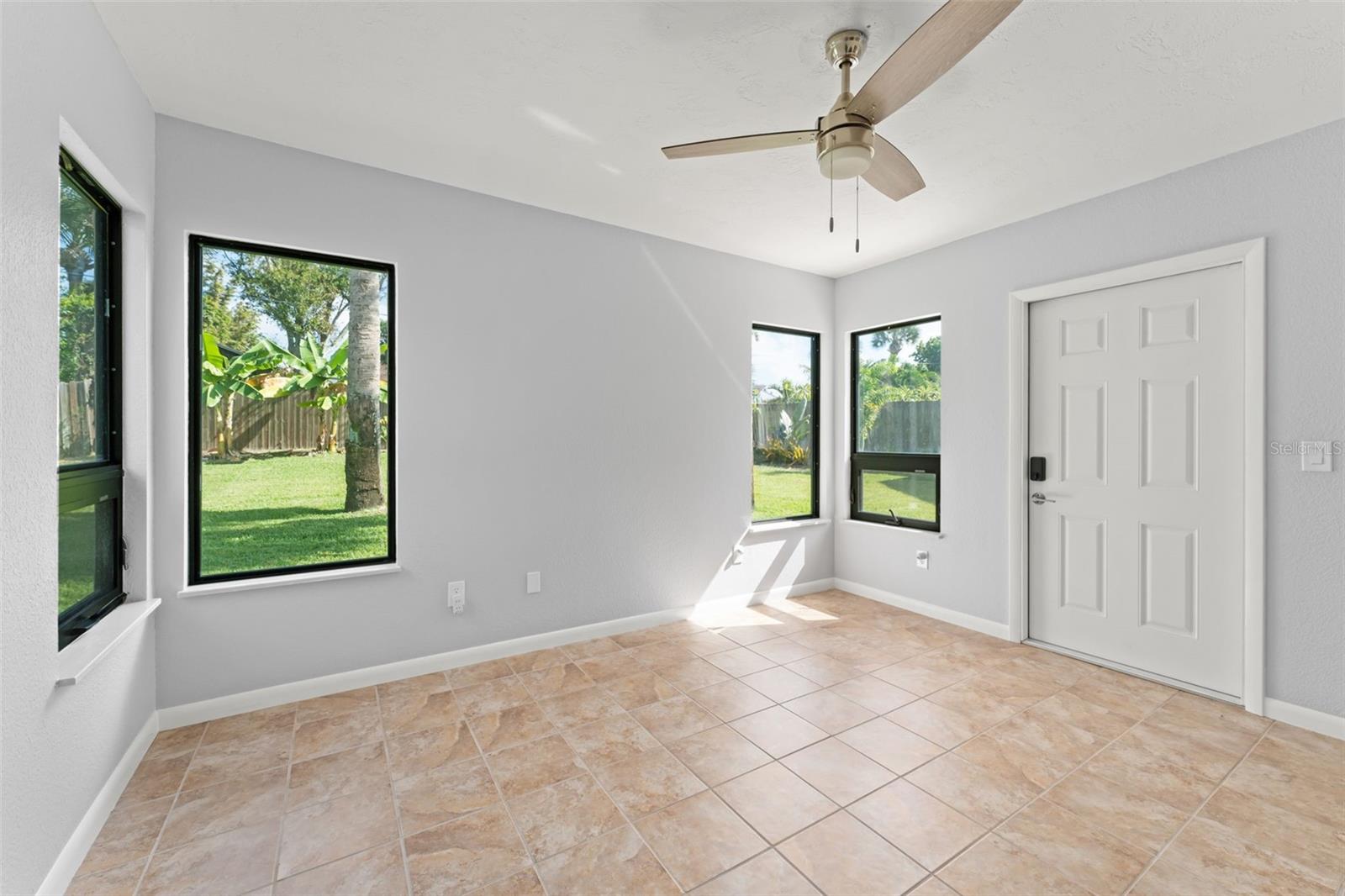 Image 18 of 51 For 4615 Saxon Drive