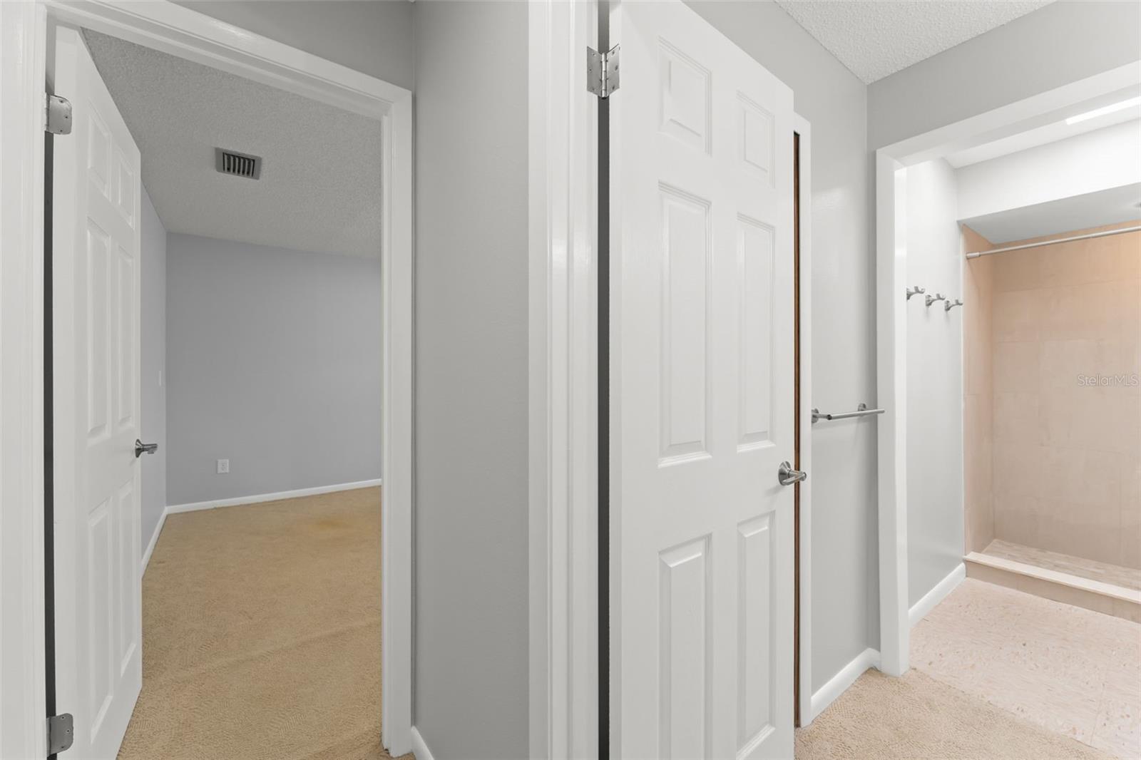 Image 20 of 51 For 4615 Saxon Drive